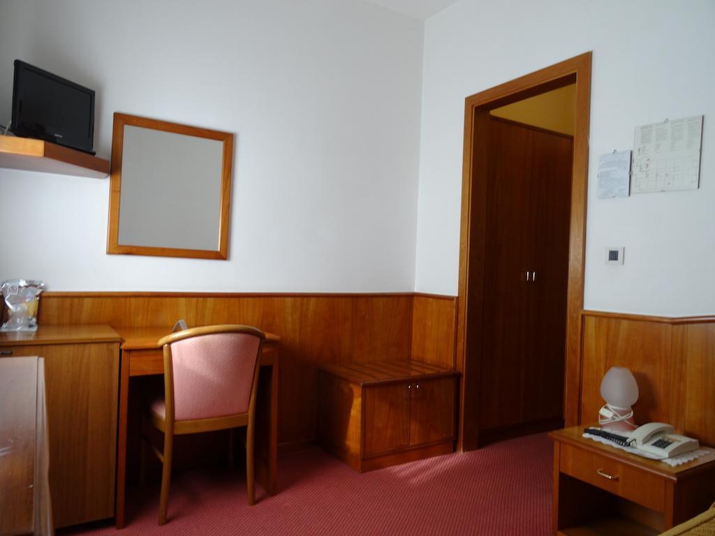 Hotel Roma Cividale Del Friuli Room photo