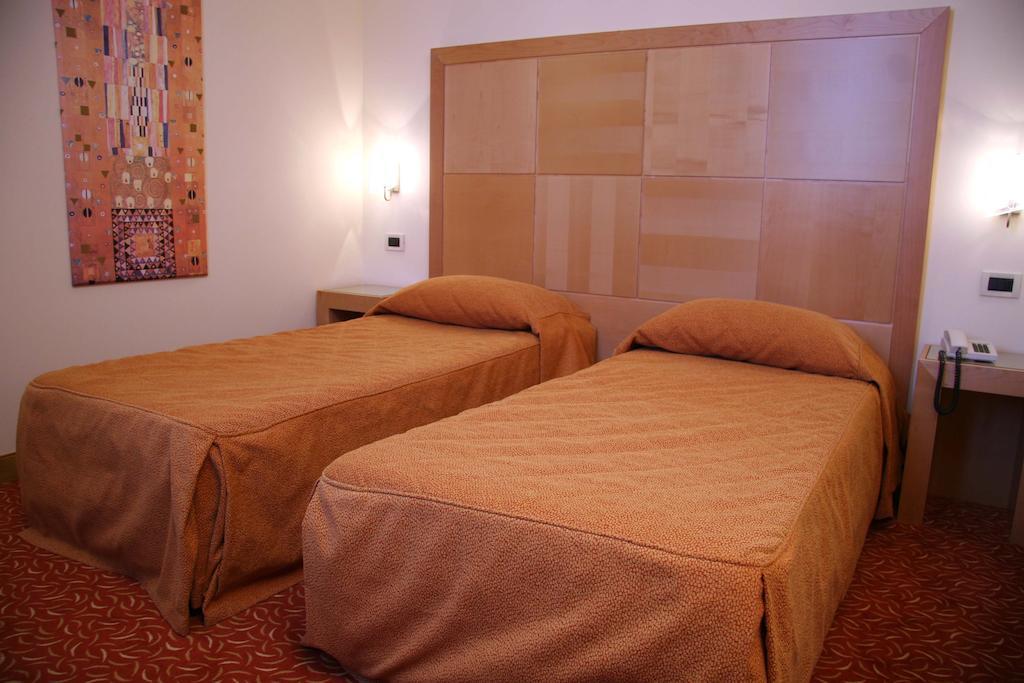 Hotel Roma Cividale Del Friuli Room photo